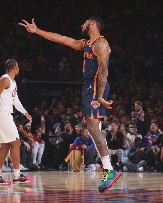 31岁重返NBA，佩恩三分8中8狂轰32分，成为76人替补